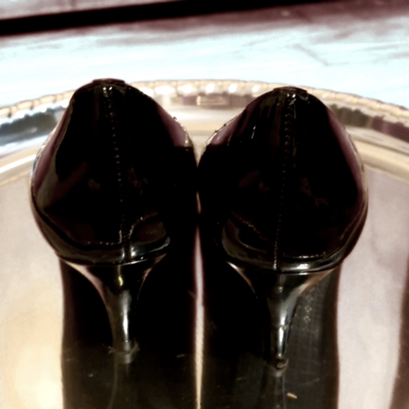 Tahari Patent Rubber Bottom Arch Support Black Open Toe Heels - Picture 4 of 5